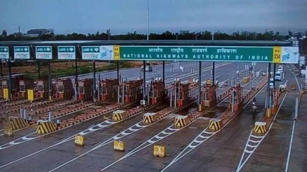 Jharkhand Toll Plaza Faces Heat With Demand for 75% Local Hiring 3 Toll lanes and collection booths in Jharkhand